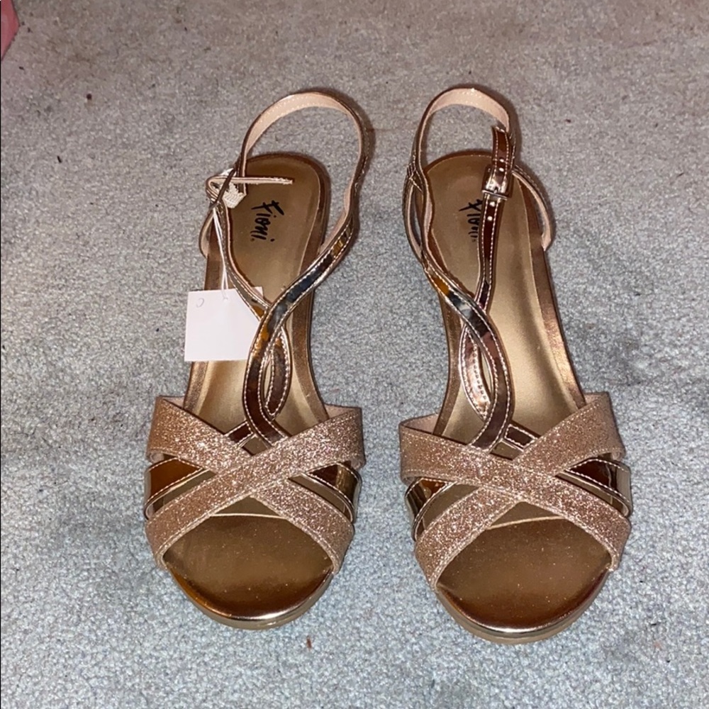 Fioni Gold Sandals
